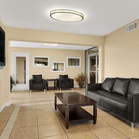 Super 8 By Wyndham Fort Worth Tx Dalaman gambar