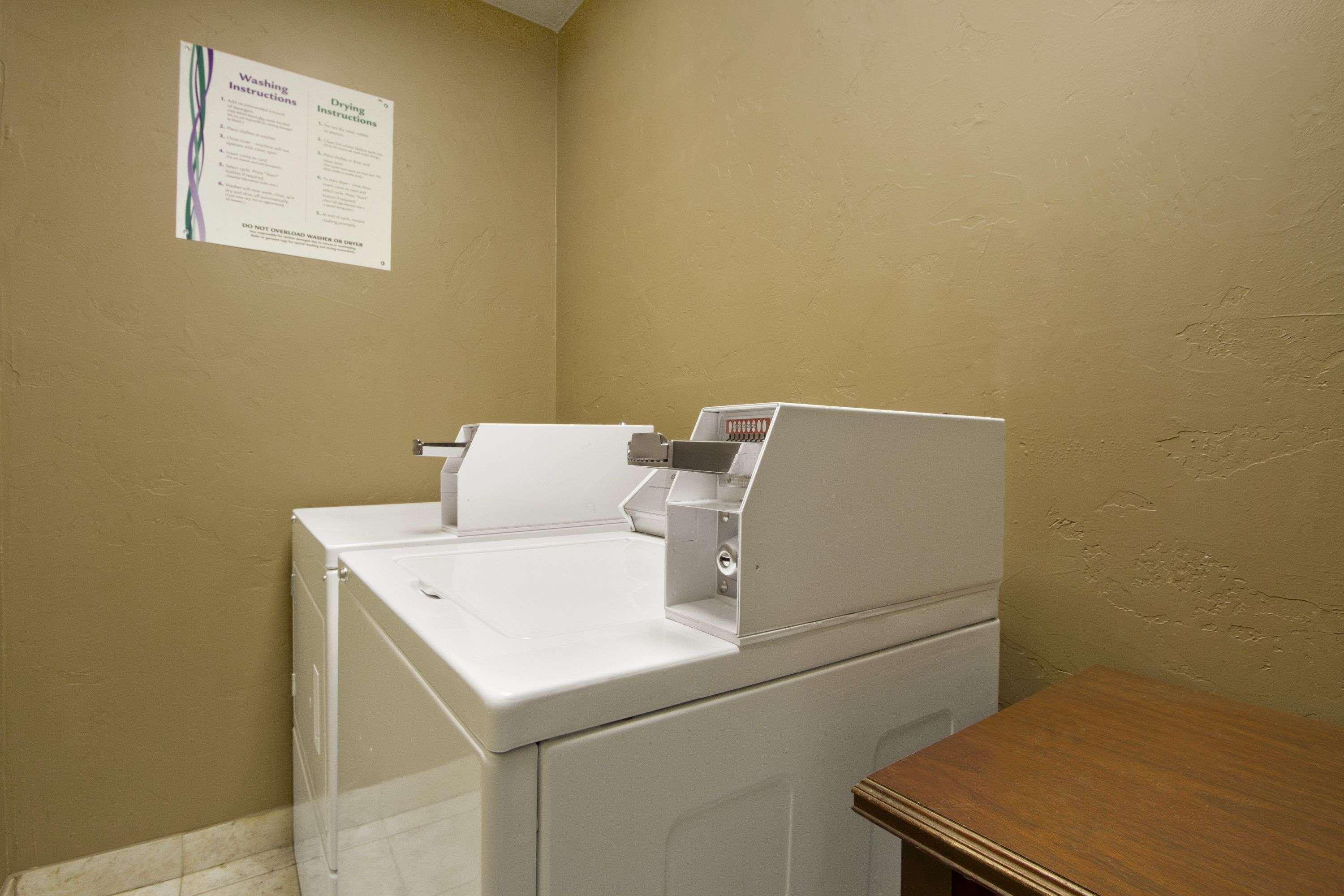 Super 8 By Wyndham Fort Worth Tx Kemudahan gambar