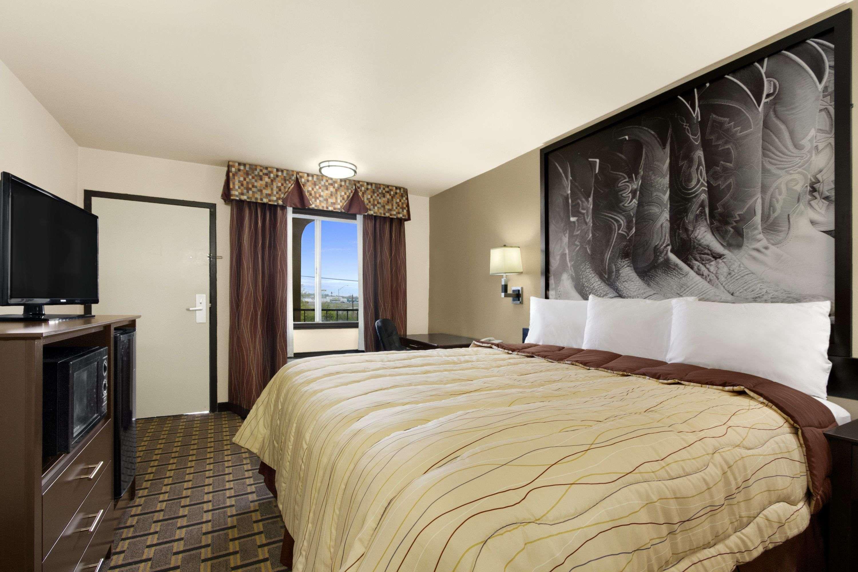 Super 8 By Wyndham Fort Worth Tx Bilik gambar