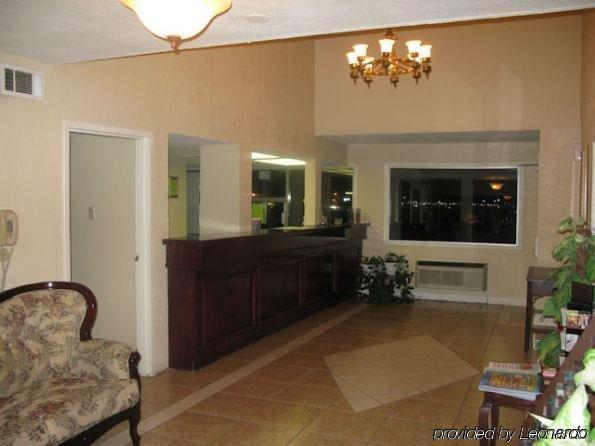 Super 8 By Wyndham Fort Worth Tx Dalaman gambar
